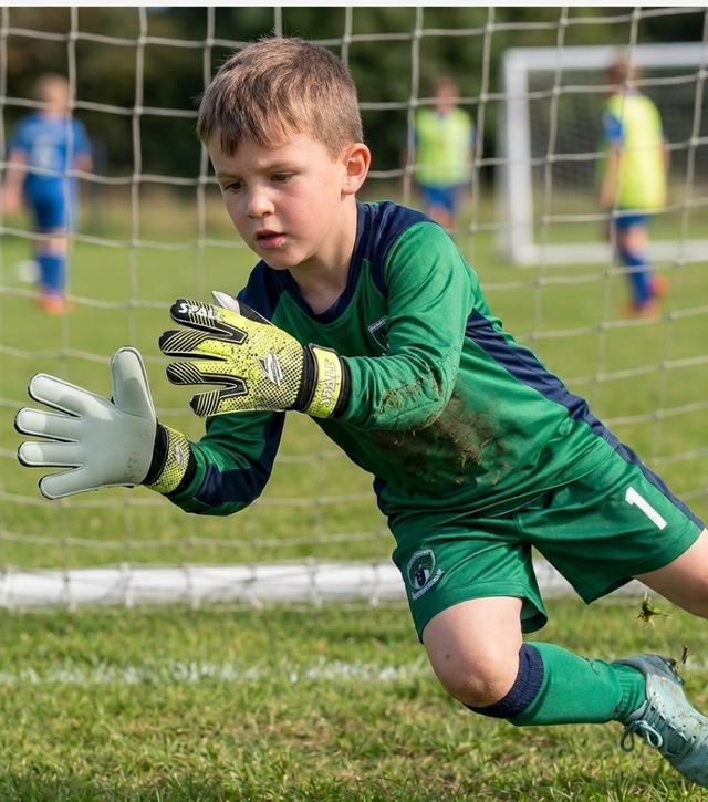 Kids Goalkeeper Gloves – High Grip Latex Palm Soccer Goalie Gloves with Wrist Support(GK-100)
